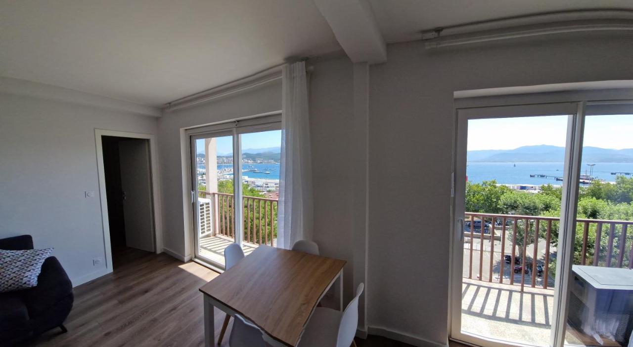 Vista Mare Apartment อฌักซิโอ้ ภายนอก รูปภาพ