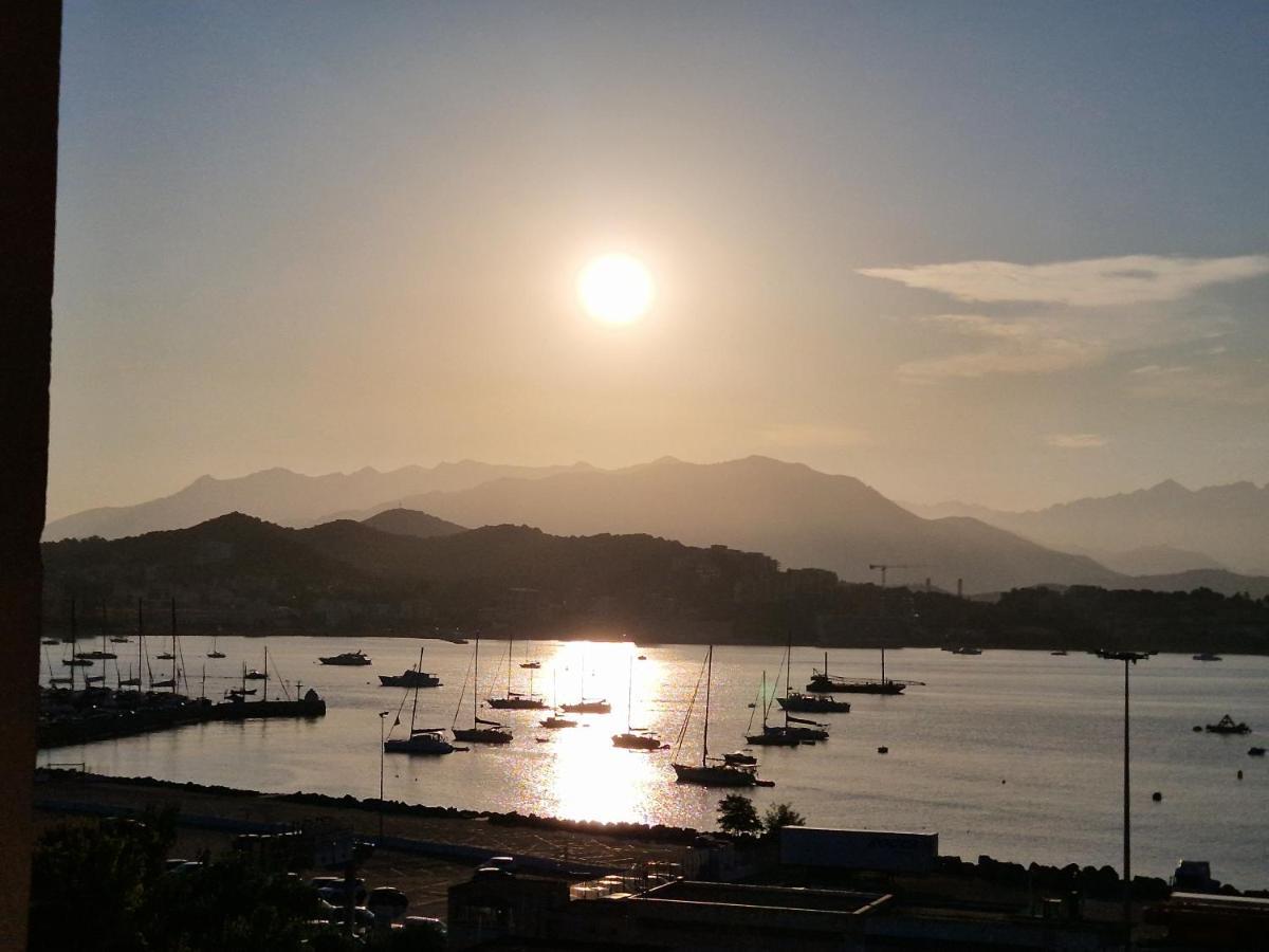 Vista Mare Apartment อฌักซิโอ้ ภายนอก รูปภาพ