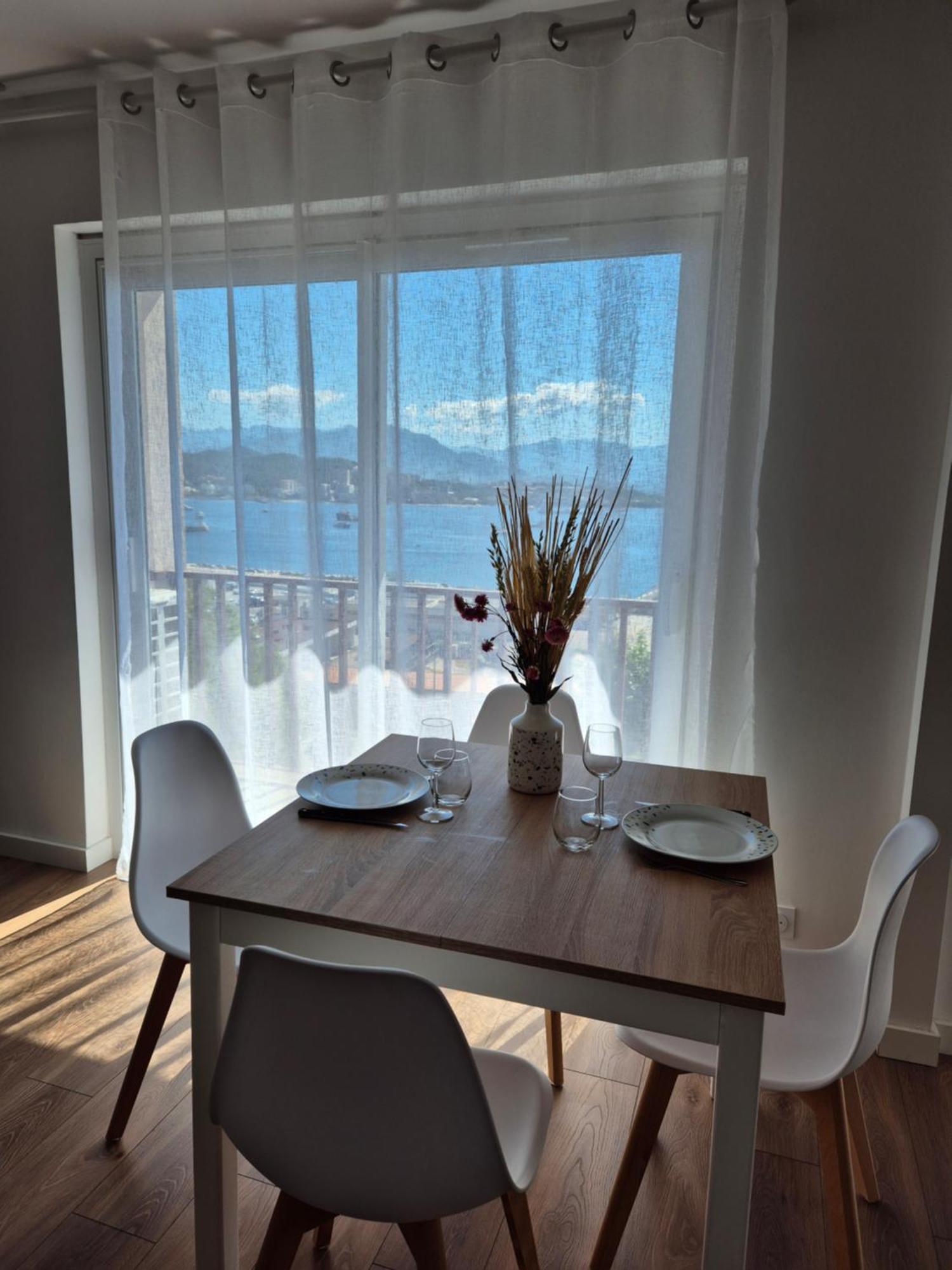 Vista Mare Apartment อฌักซิโอ้ ภายนอก รูปภาพ
